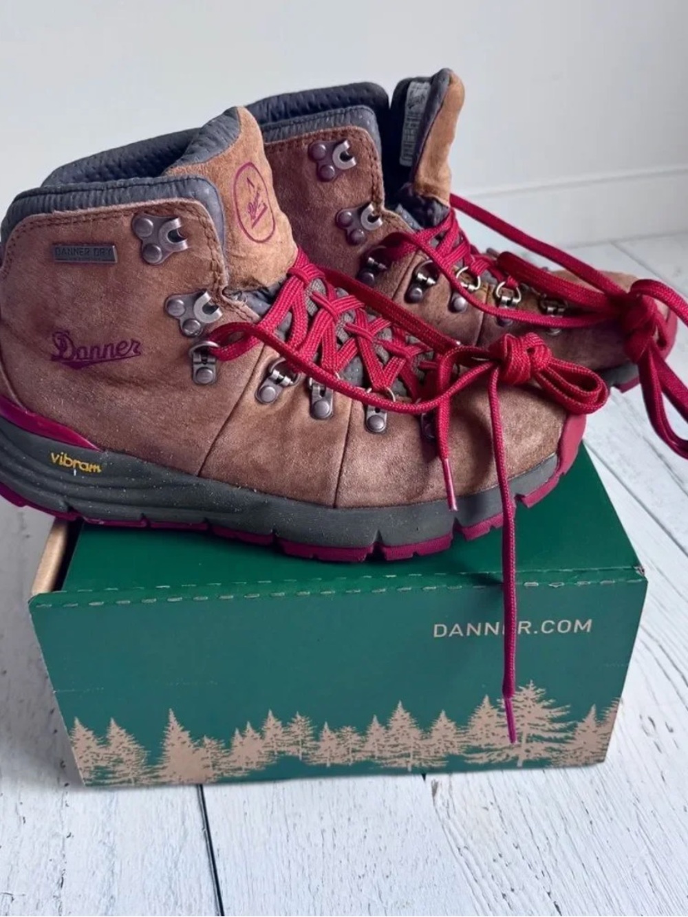 Danner Women’s Mountain 600 Hiking Boots - Picture 3 of 8